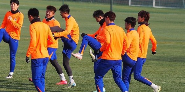 新葡萄8883官网AMG-这个休赛期会拯救申花和国安，球员可以放平心态，恢复伤病和体能