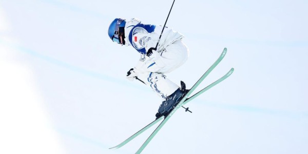 新葡萄8883官网AMG-完美收官！谷爱凌卫冕自由式滑雪U型场地金牌，李方慧夺银