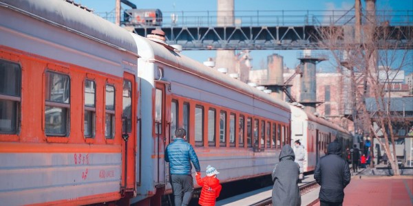 退休旅行顺道看望了几位老同学，我才发现：43年的同学情也淡如水