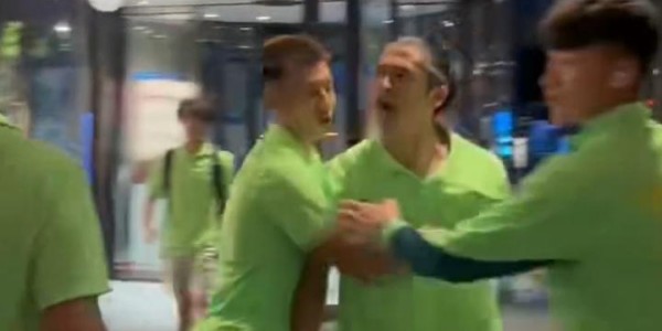 新葡萄8883官网AMG-从门外追到电梯！国安核心与球迷冲突，事后重新见面，相互道歉