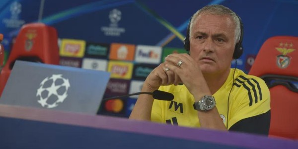 新葡萄8883官网AMG-穆里尼奥：信不信由你，我都搞不清本菲卡球员的名字